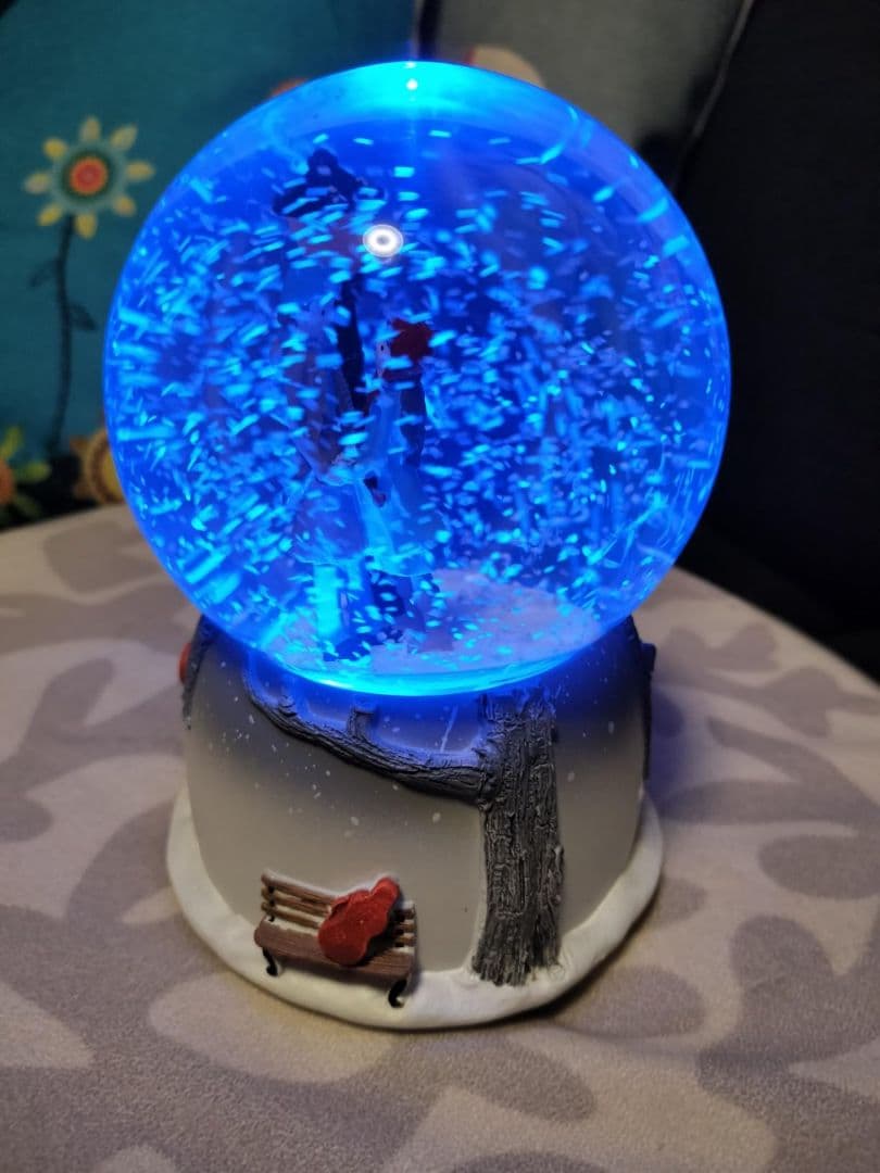スノードーム 雪だるまとカップル